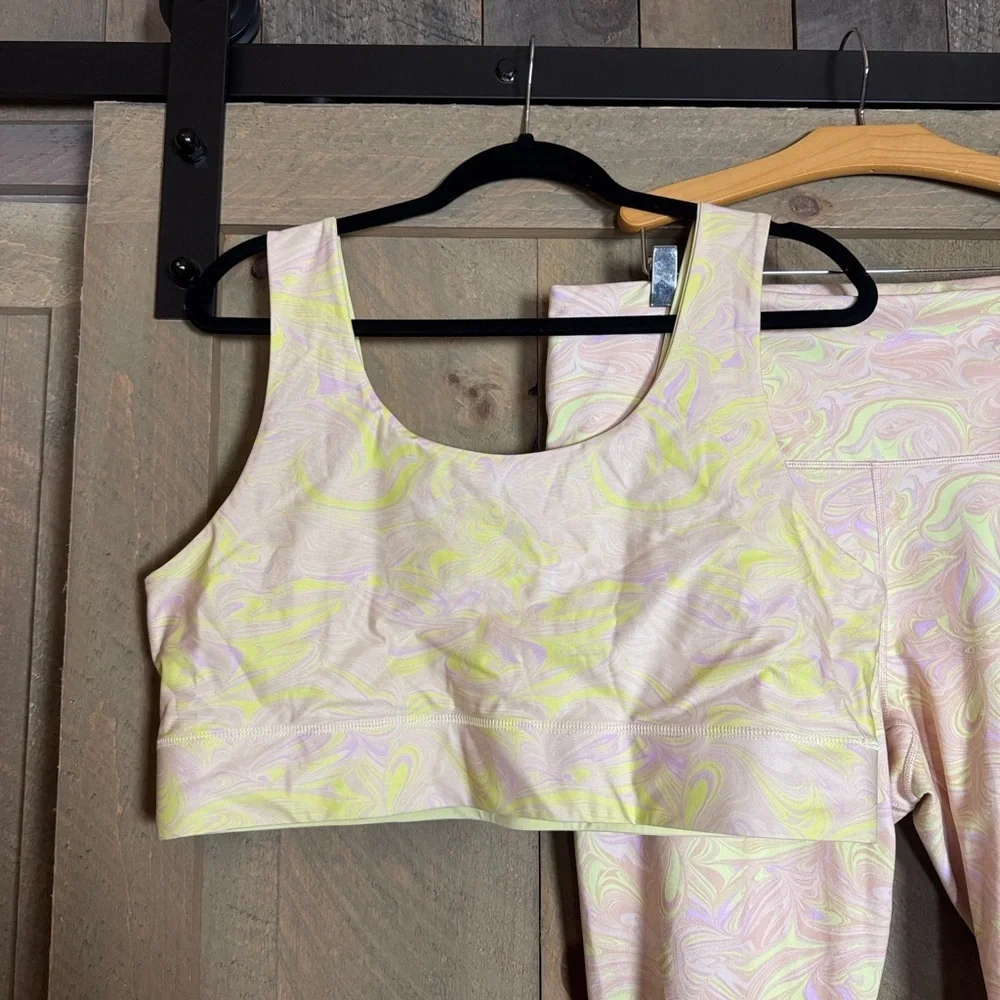 Fabletics reversible sports bra with matching leggings set Size XL